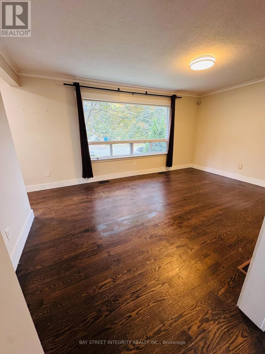 120 Lawrence Avenue, Richmond Hill, Ontario  L4C 1Z3 - Photo 10 - N12470698