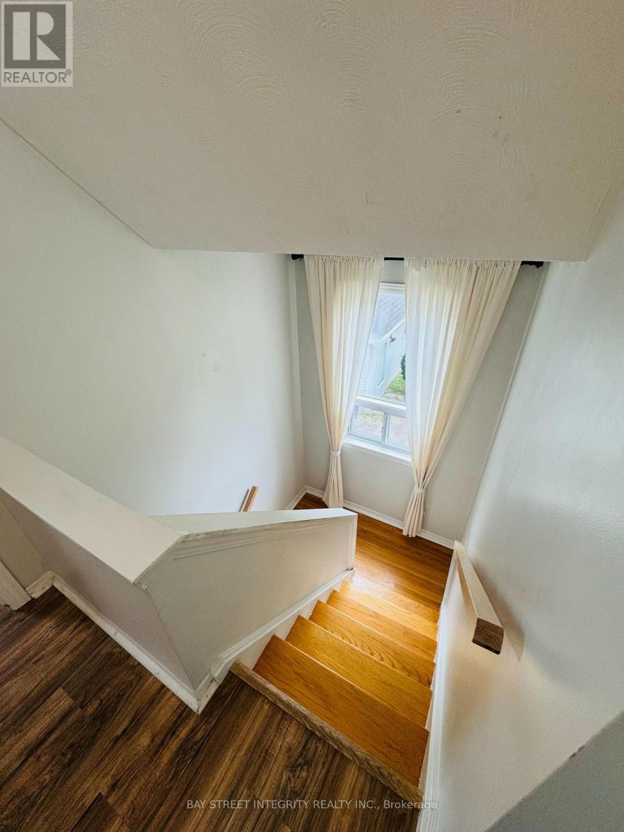 120 Lawrence Avenue, Richmond Hill, Ontario  L4C 1Z3 - Photo 13 - N12470698