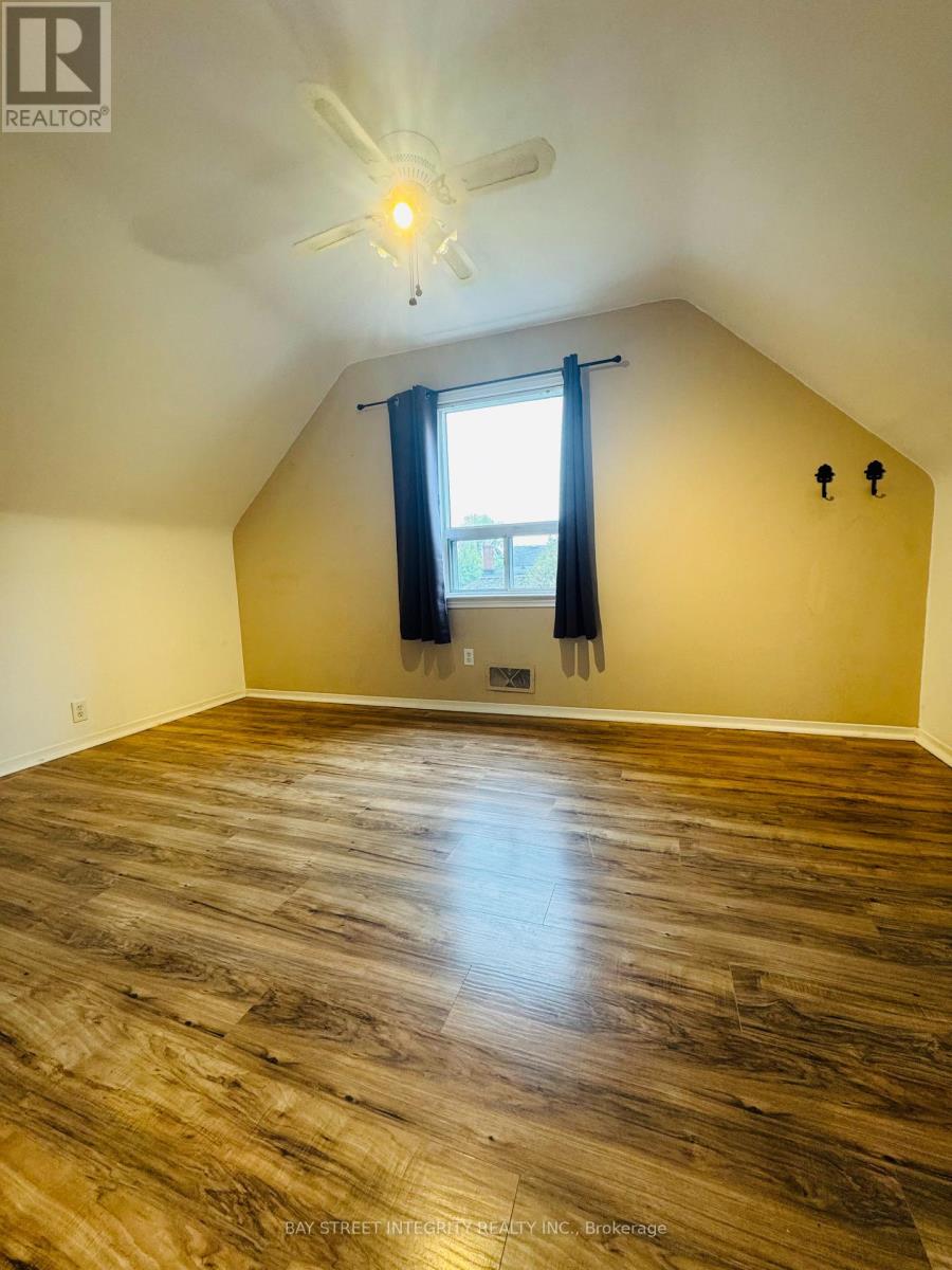 120 Lawrence Avenue, Richmond Hill, Ontario  L4C 1Z3 - Photo 15 - N12470698