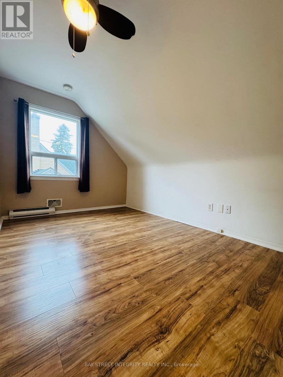 120 Lawrence Avenue, Richmond Hill, Ontario  L4C 1Z3 - Photo 16 - N12470698