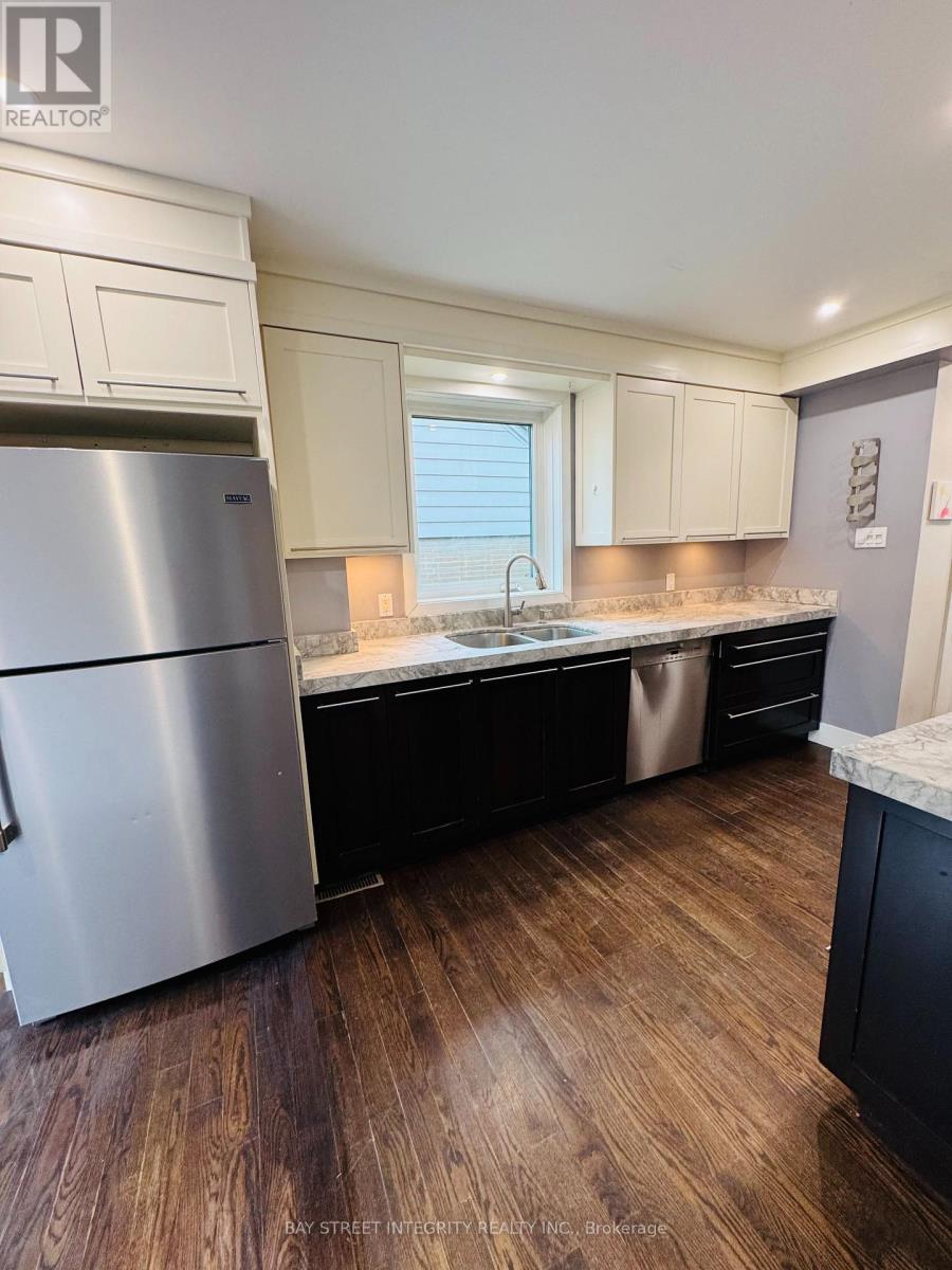 120 Lawrence Avenue, Richmond Hill, Ontario  L4C 1Z3 - Photo 7 - N12470698