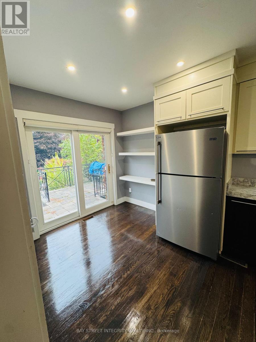120 Lawrence Avenue, Richmond Hill, Ontario  L4C 1Z3 - Photo 8 - N12470698