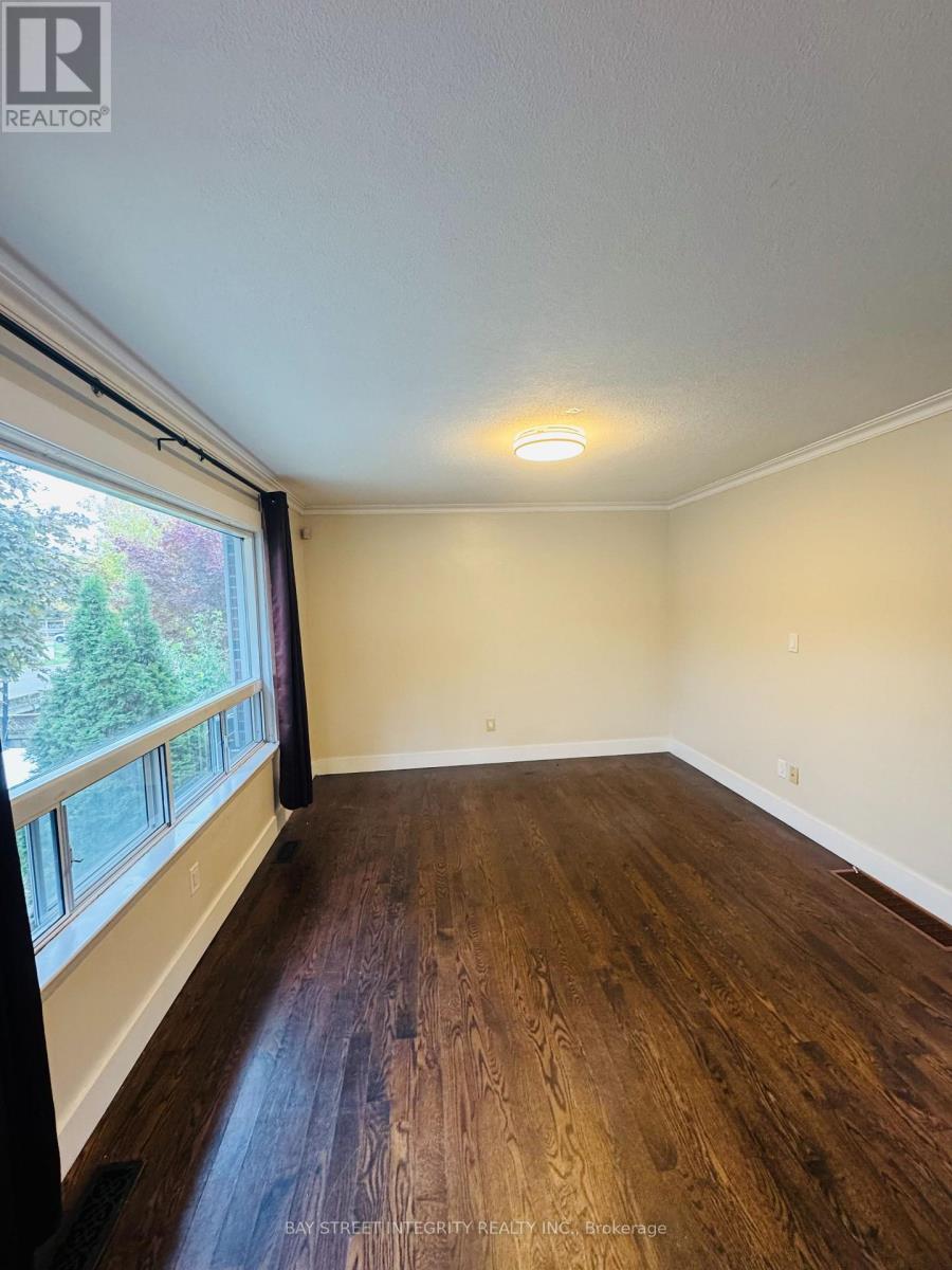 120 Lawrence Avenue, Richmond Hill, Ontario  L4C 1Z3 - Photo 9 - N12470698