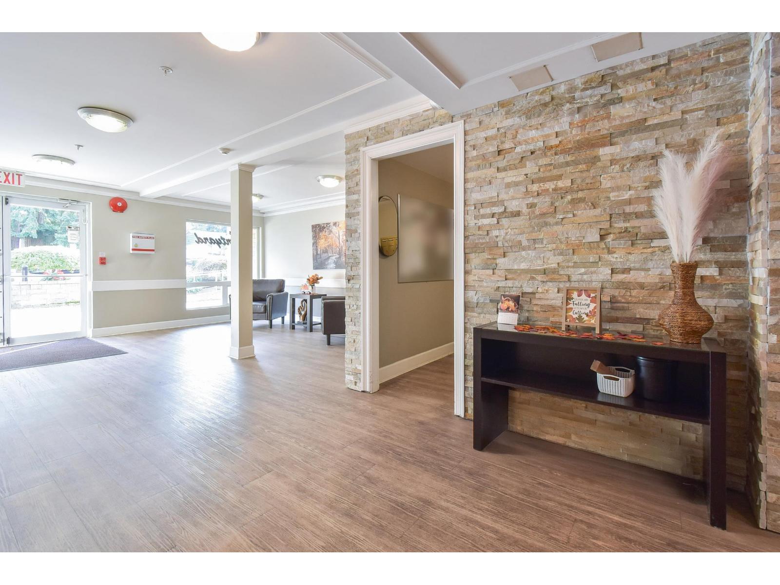 303 15255 18 Avenue, Surrey, British Columbia  V4A 1W9 - Photo 2 - R3046455