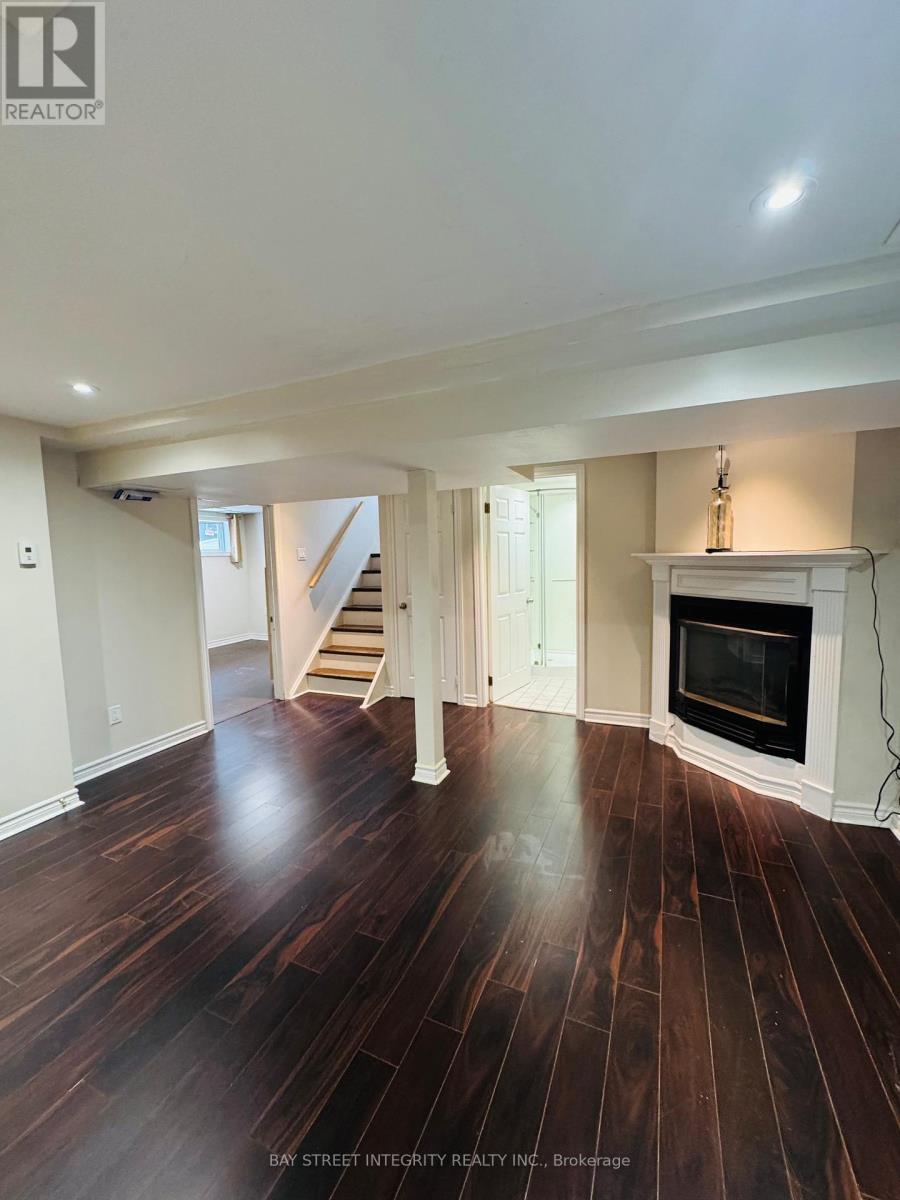 120 Lawrence Avenue, Richmond Hill, Ontario  L4C 1Z3 - Photo 19 - N12470698
