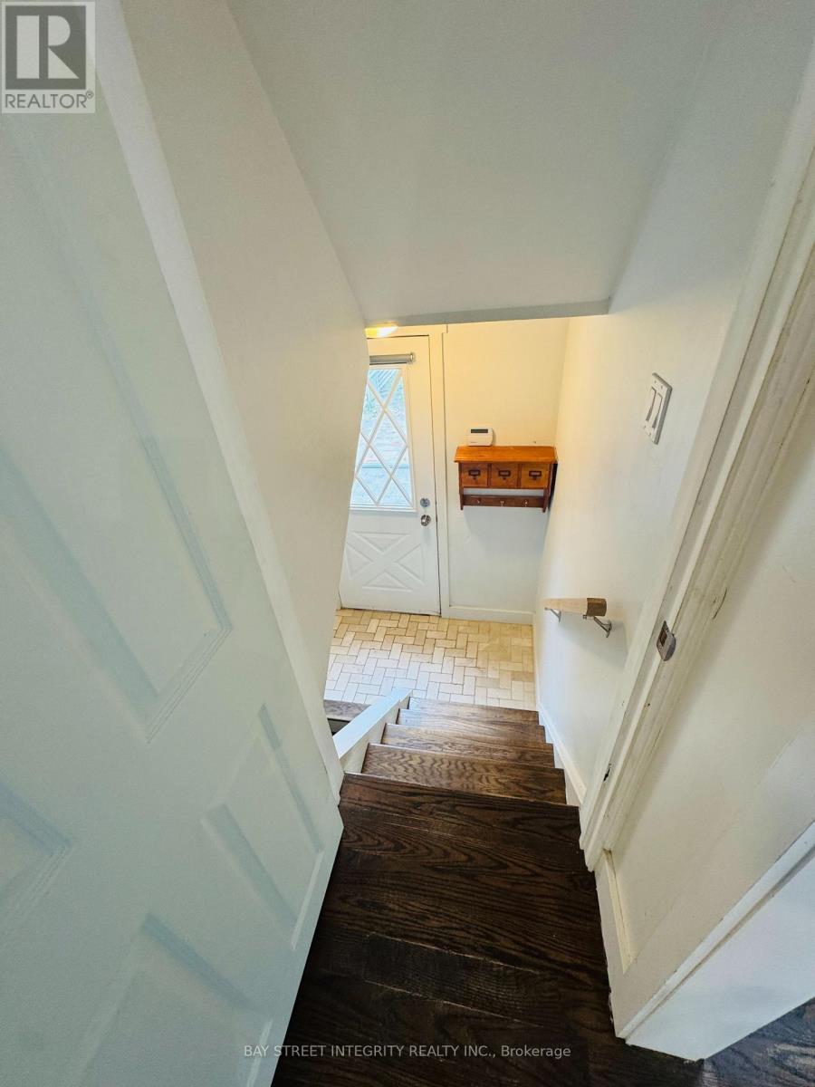 120 Lawrence Avenue, Richmond Hill, Ontario  L4C 1Z3 - Photo 18 - N12470698