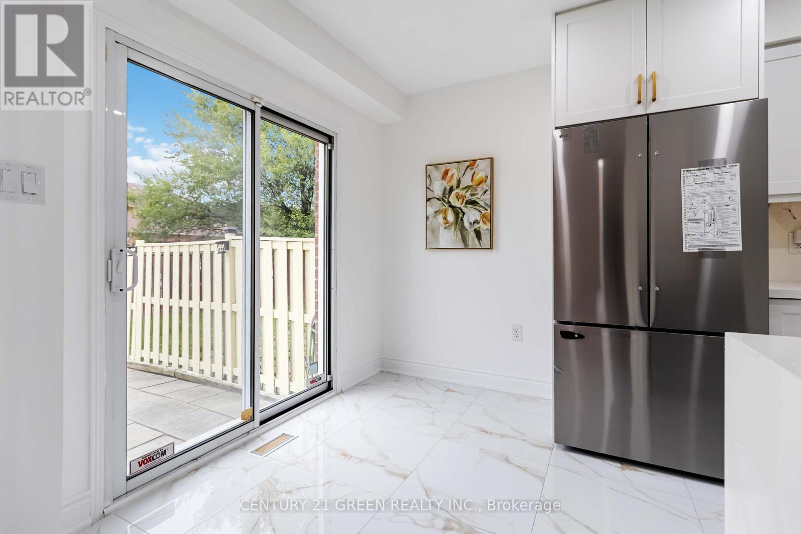 6085 Rowers Crescent, Mississauga, Ontario  L5V 3A2 - Photo 12 - W12470682