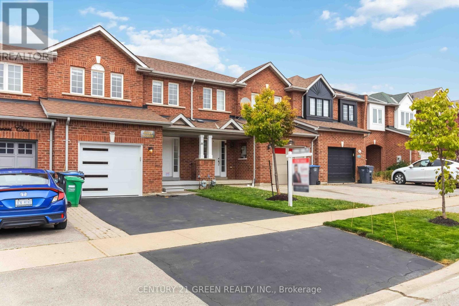 6085 Rowers Crescent, Mississauga, Ontario  L5V 3A2 - Photo 2 - W12470682