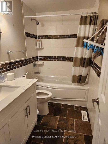 2574 Oak Row Crescent, Mississauga, Ontario  L5L 1P6 - Photo 2 - W12470693