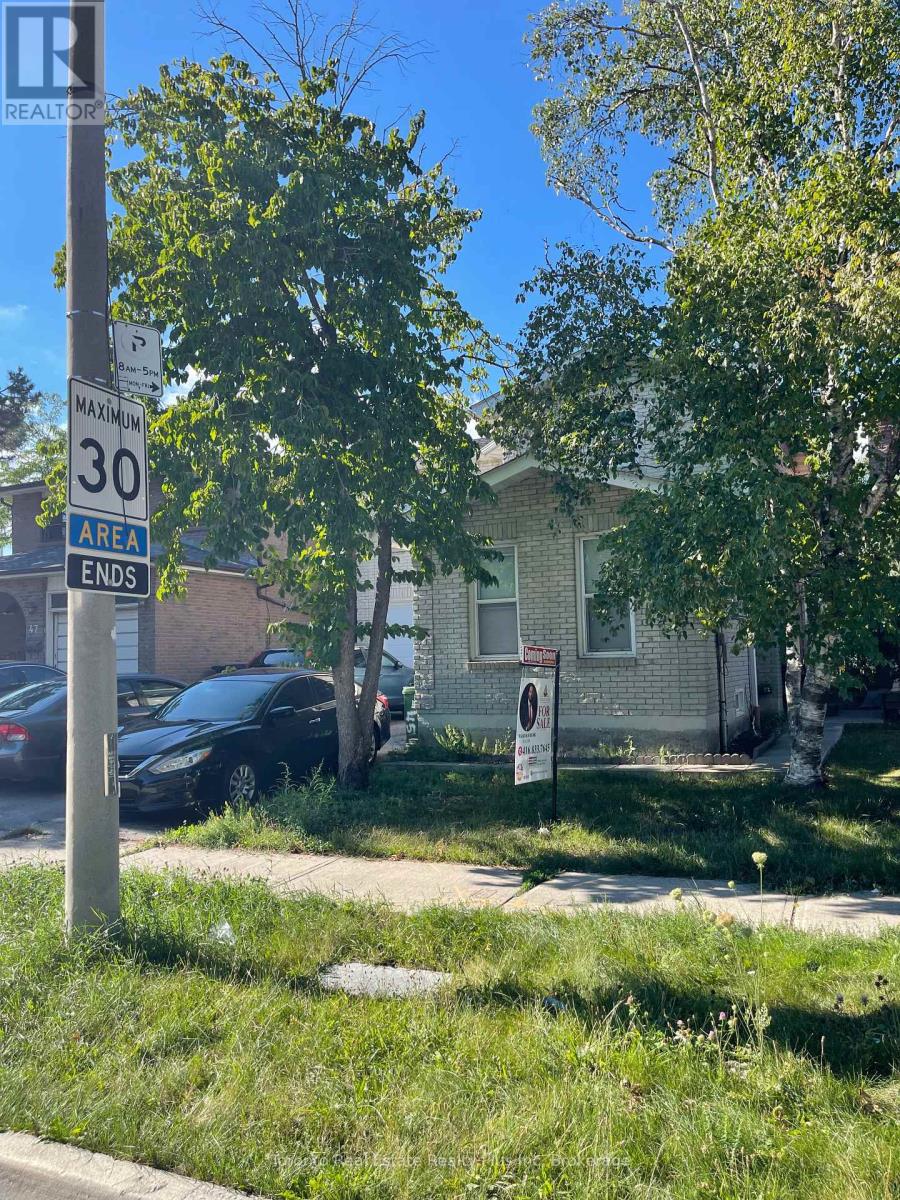 45 Countryman Circle, Toronto, Ontario  M9V 4M8 - Photo 2 - W12470694