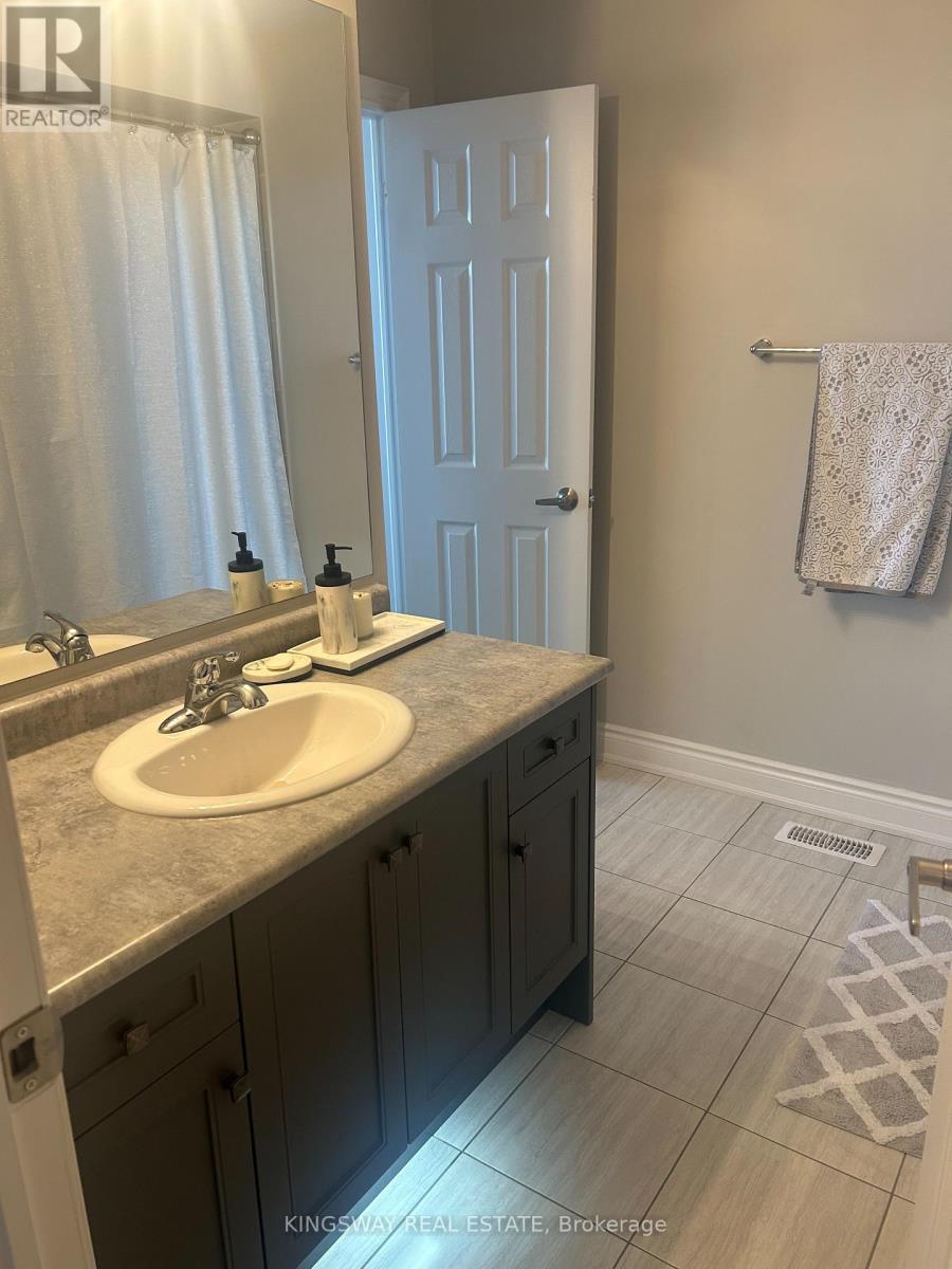 131 Chelsea Crescent, Bradford West Gwillimbury (Bradford), Ontario  L3Z 0J7 - Photo 14 - N12468951