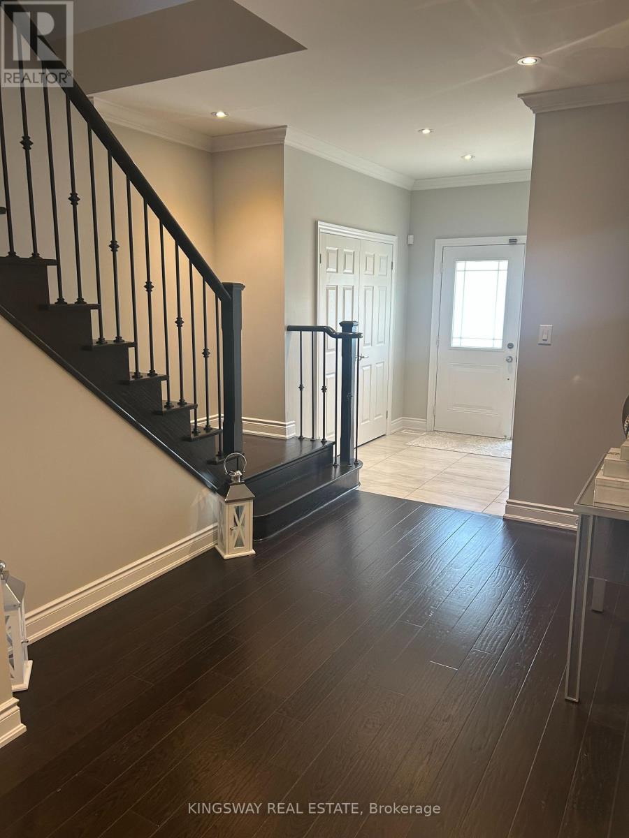 131 Chelsea Crescent, Bradford West Gwillimbury (Bradford), Ontario  L3Z 0J7 - Photo 9 - N12437857