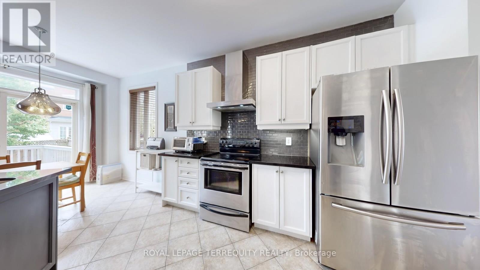 69 Vine Cliff Boulevard, Markham, Ontario  L6C 3E2 - Photo 12 - N12470712