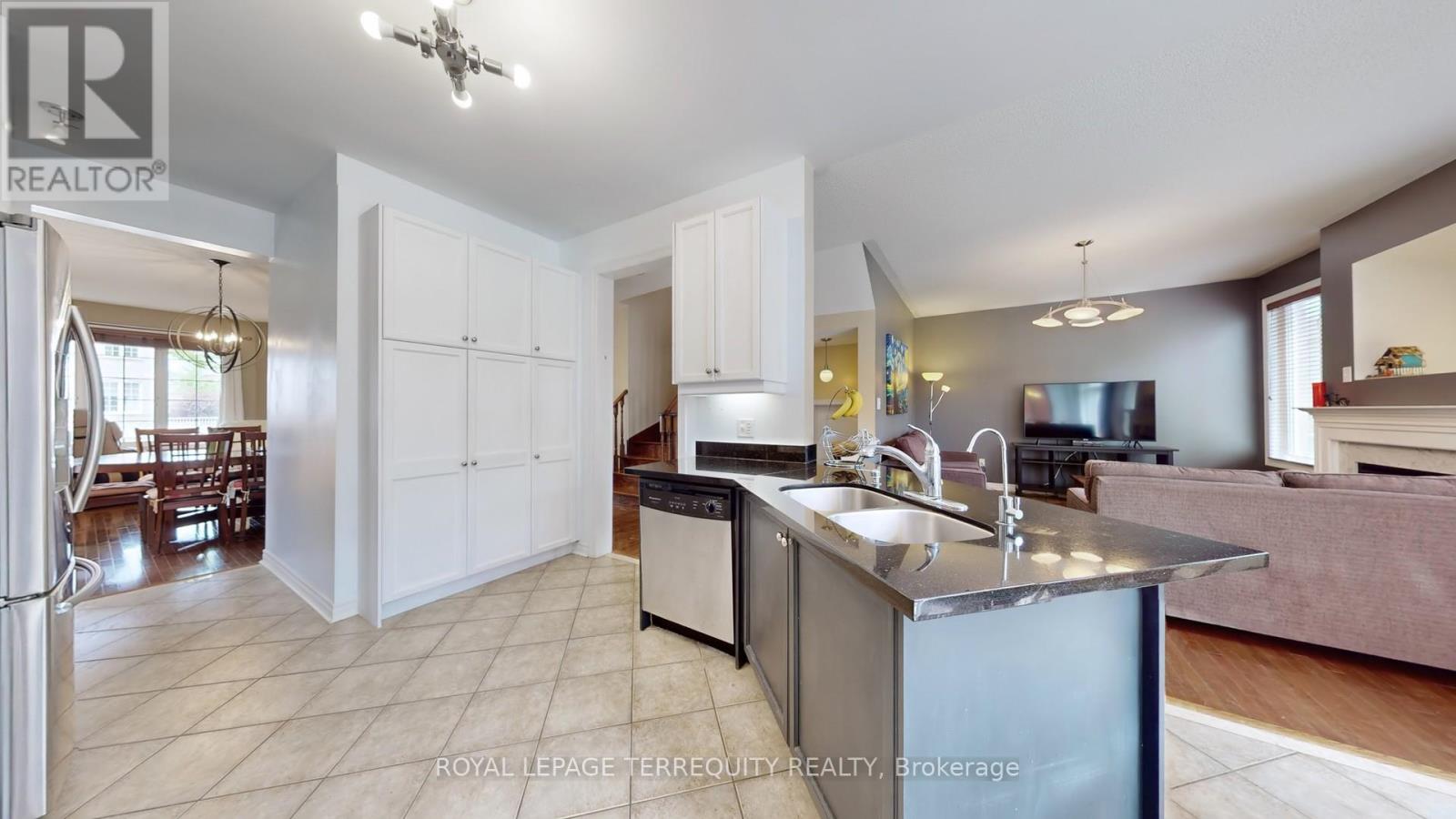 69 Vine Cliff Boulevard, Markham, Ontario  L6C 3E2 - Photo 13 - N12470712