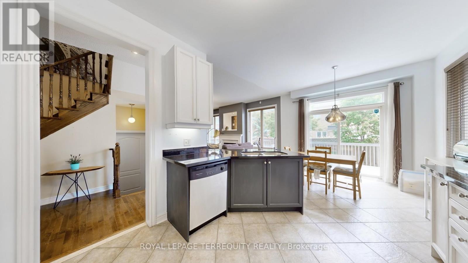 69 Vine Cliff Boulevard, Markham, Ontario  L6C 3E2 - Photo 14 - N12470712
