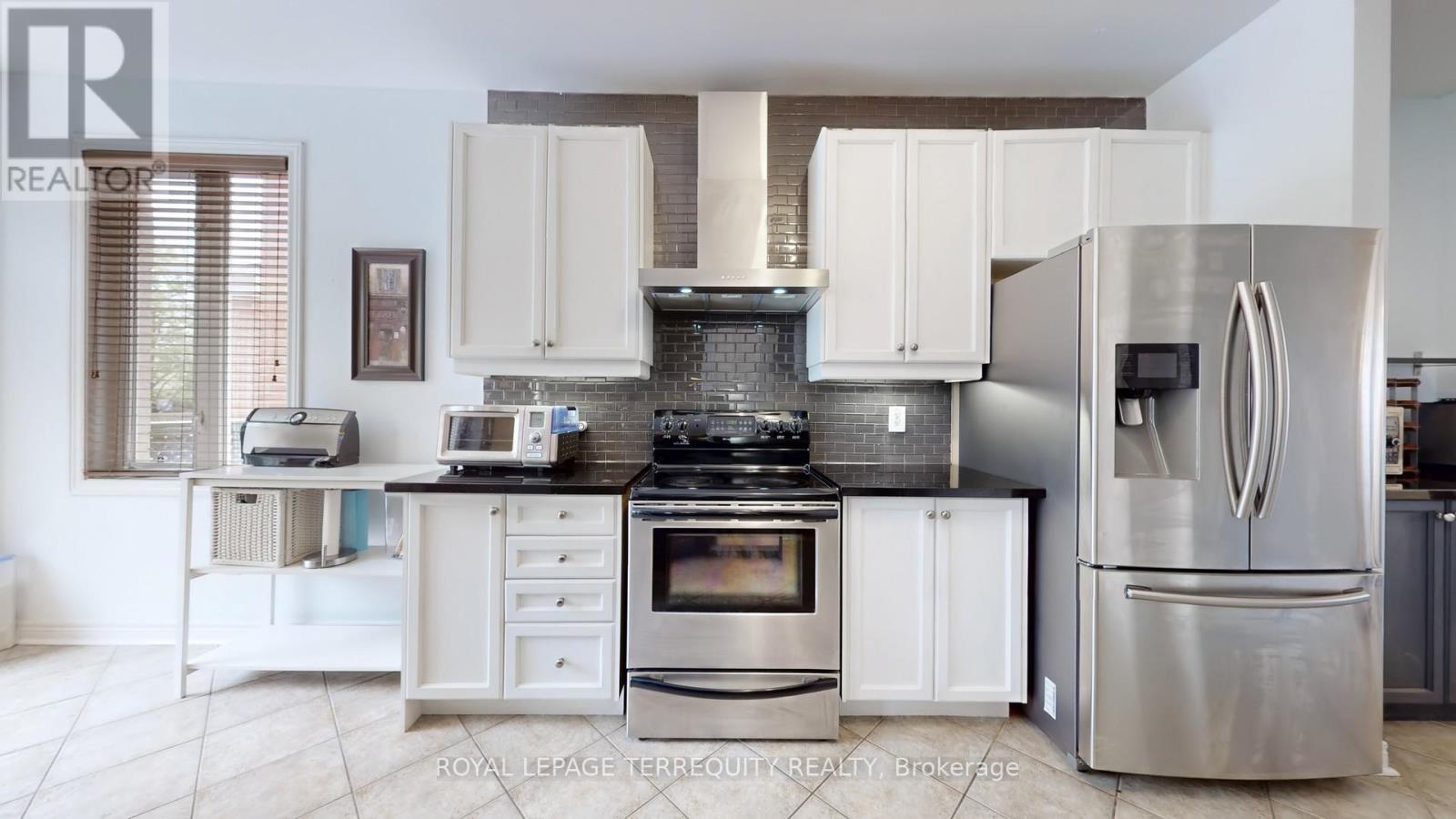 69 Vine Cliff Boulevard, Markham, Ontario  L6C 3E2 - Photo 15 - N12470712
