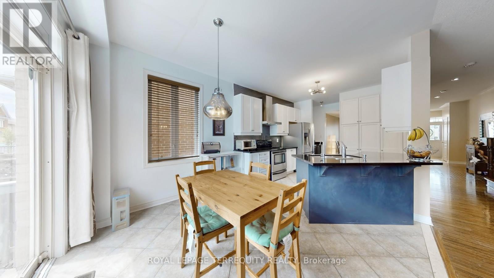 69 Vine Cliff Boulevard, Markham, Ontario  L6C 3E2 - Photo 17 - N12470712