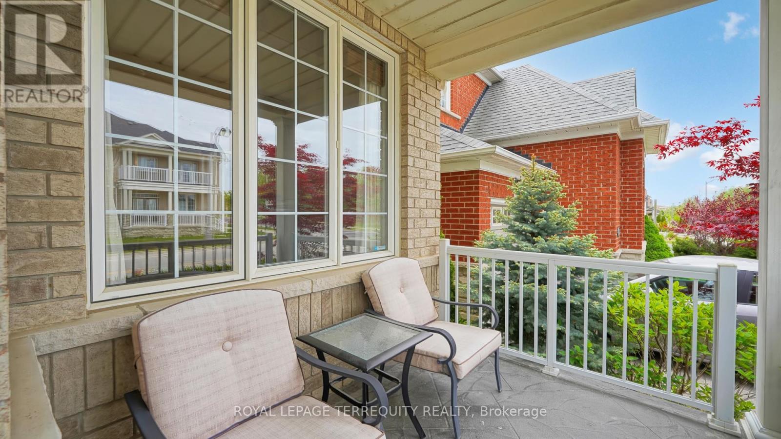 69 Vine Cliff Boulevard, Markham, Ontario  L6C 3E2 - Photo 3 - N12470712
