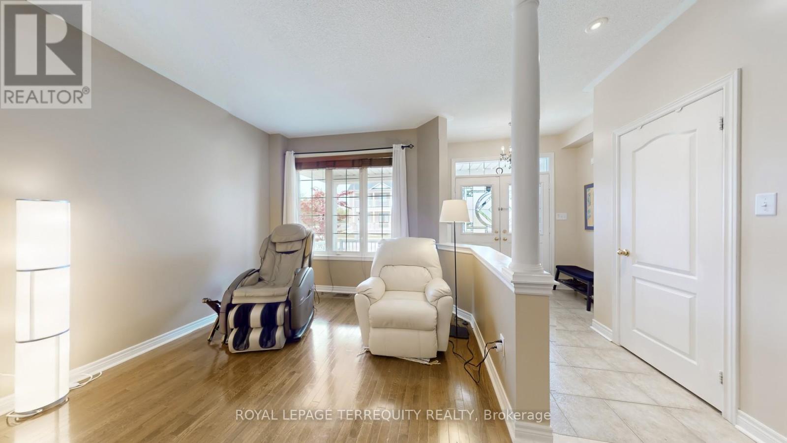 69 Vine Cliff Boulevard, Markham, Ontario  L6C 3E2 - Photo 7 - N12470712