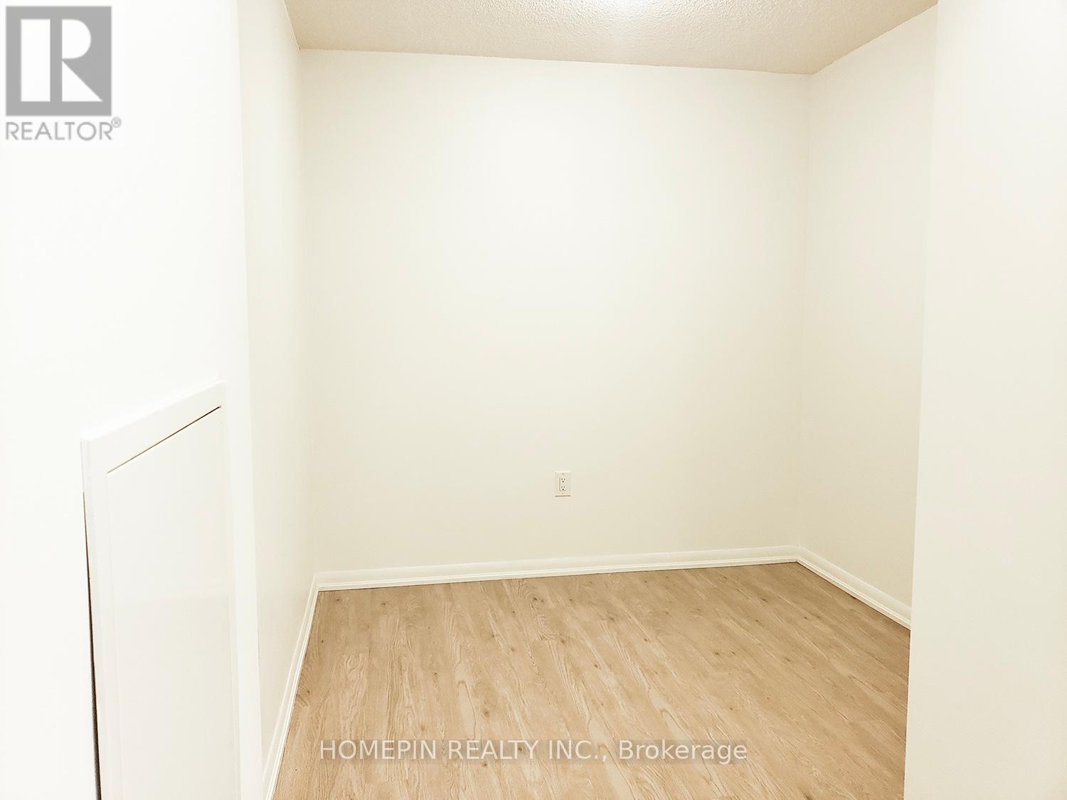 523 - 830 Lawrence Avenue, Toronto, Ontario  M6A 0A2 - Photo 4 - W12470704