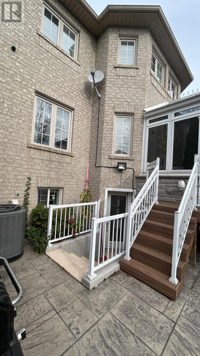 397 TURNBERRY CRESCENT, Mississauga, Ontario