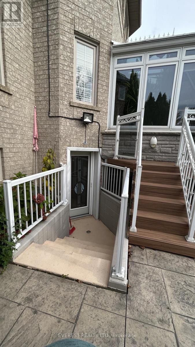 397 Turnberry Crescent, Mississauga, Ontario  L4Z 3W5 - Photo 4 - W12470708