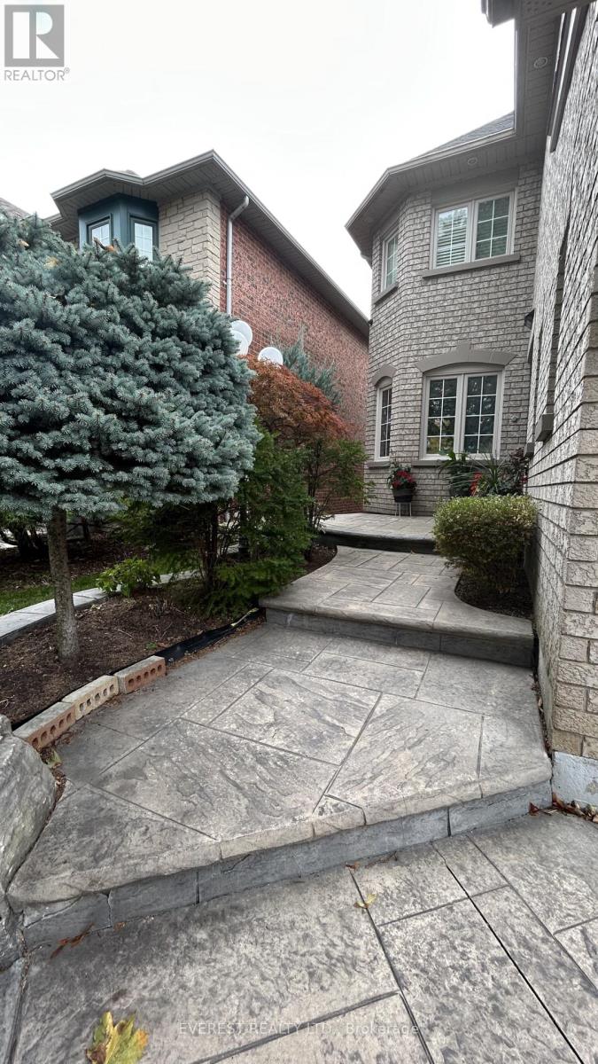 397 Turnberry Crescent, Mississauga, Ontario  L4Z 3W5 - Photo 5 - W12470708
