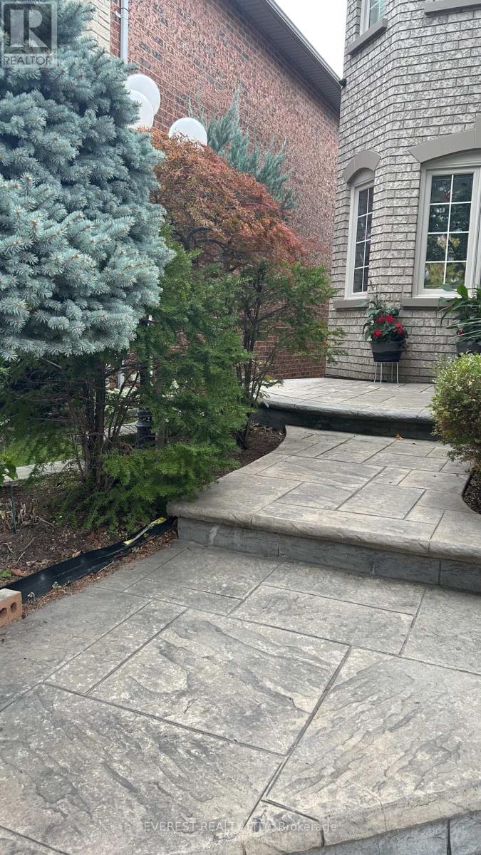 397 Turnberry Crescent, Mississauga, Ontario  L4Z 3W5 - Photo 6 - W12470708