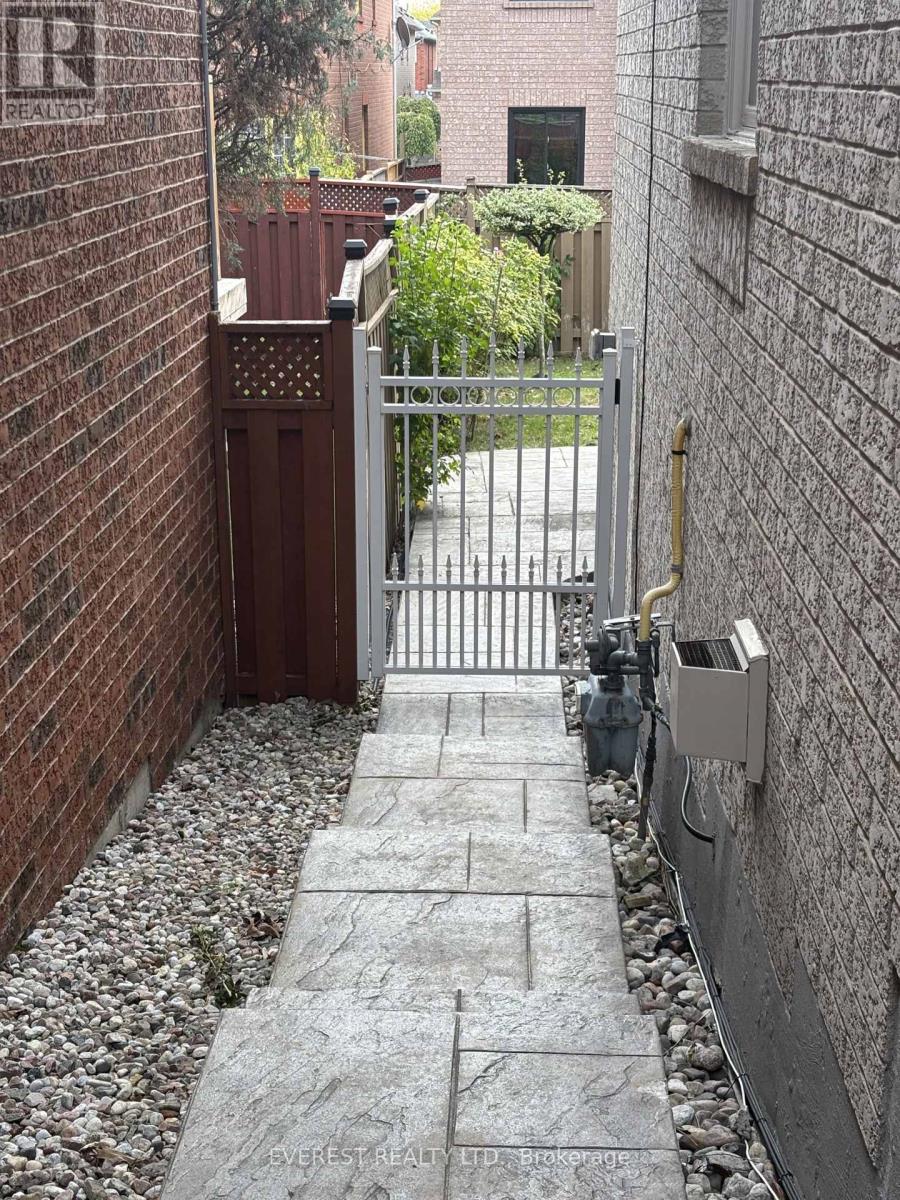 397 Turnberry Crescent, Mississauga, Ontario  L4Z 3W5 - Photo 7 - W12470708