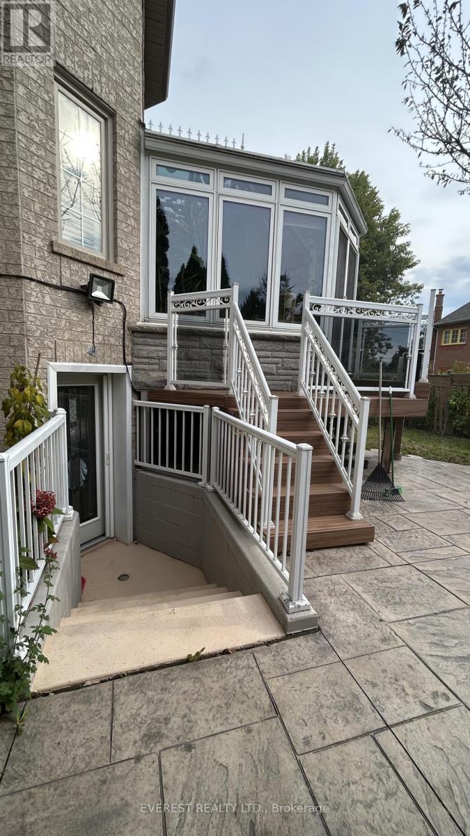 397 Turnberry Crescent, Mississauga, Ontario  L4Z 3W5 - Photo 8 - W12470708