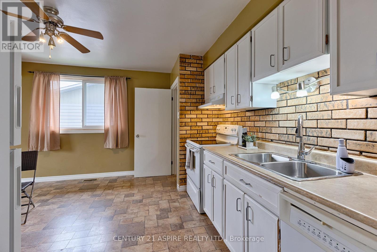 123 Ellis Avenue, Pembroke, Ontario  K8A 2H7 - Photo 18 - X12304350