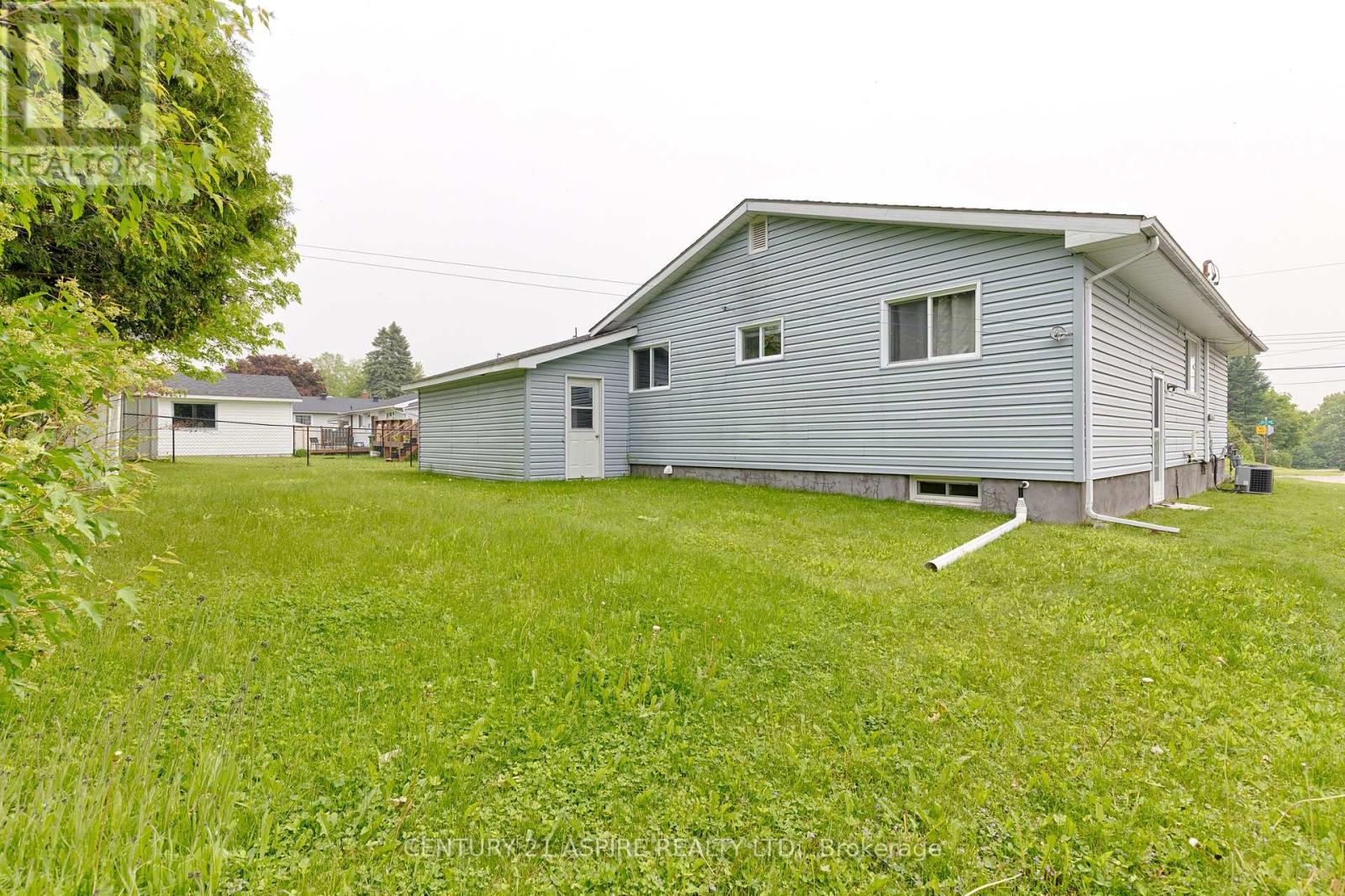 123 Ellis Avenue, Pembroke, Ontario  K8A 2H7 - Photo 9 - X12304350