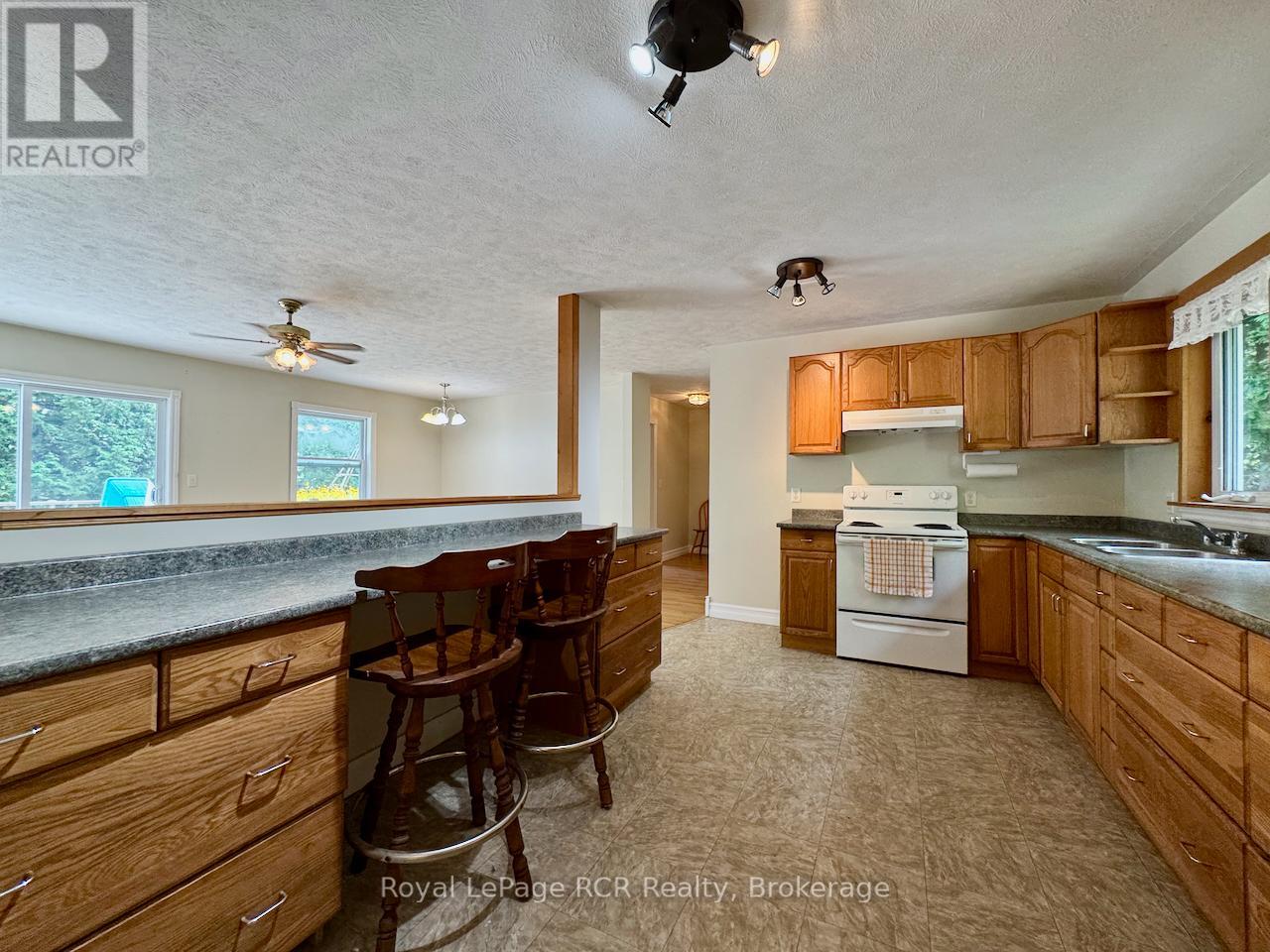 323 East Road, Northern Bruce Peninsula, Ontario  N0H 1W0 - Photo 13 - X12470753