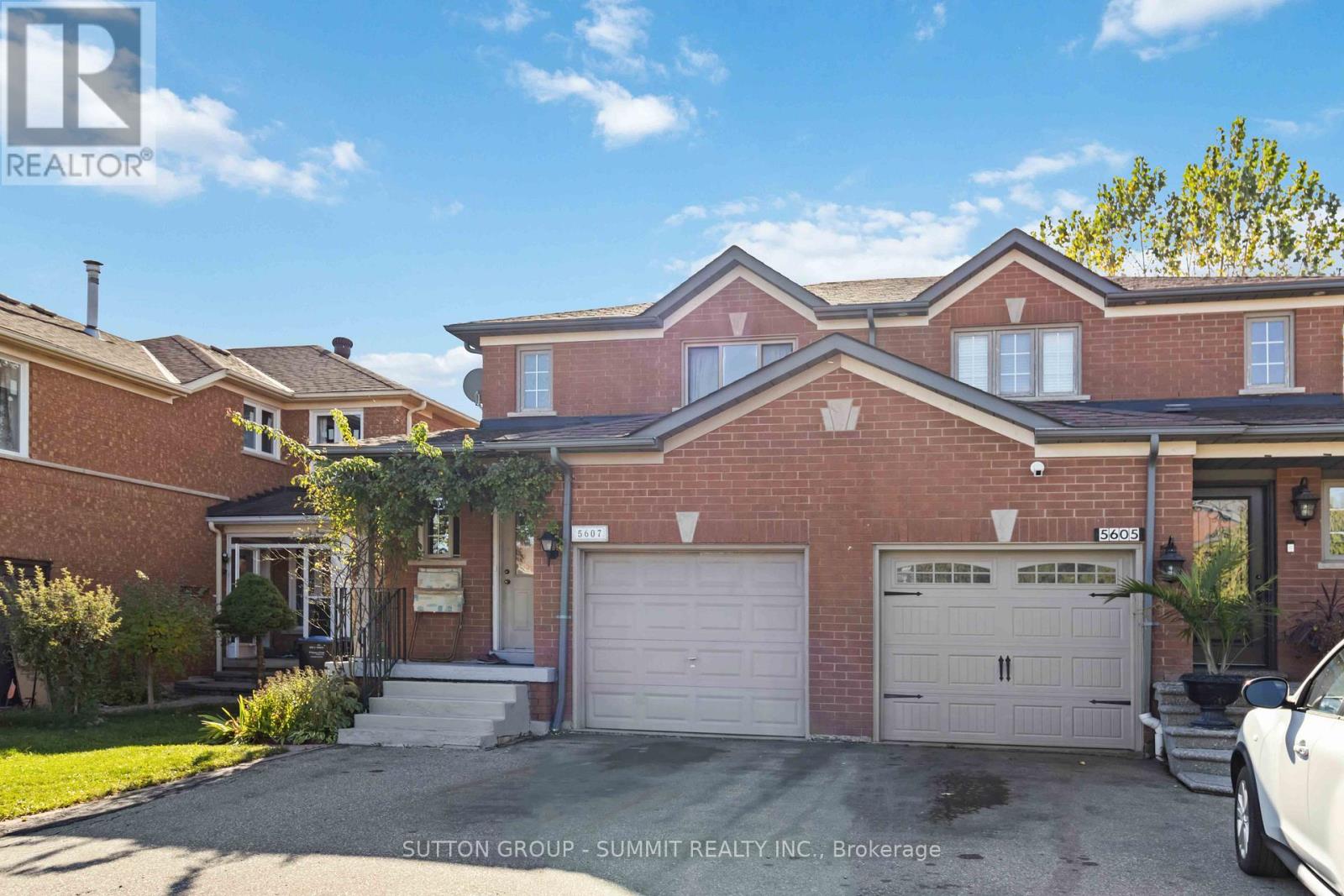 5607 Palmerston Crescent, Mississauga, Ontario  L5M 5Y6 - Photo 3 - W12470727