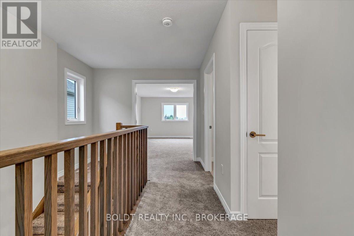 241 Tanglewood Drive, Hamilton, Ontario  L0R 1C0 - Photo 11 - X12470752
