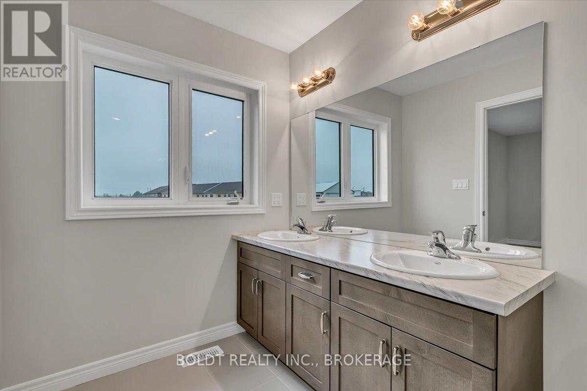 241 Tanglewood Drive, Hamilton, Ontario  L0R 1C0 - Photo 15 - X12470752