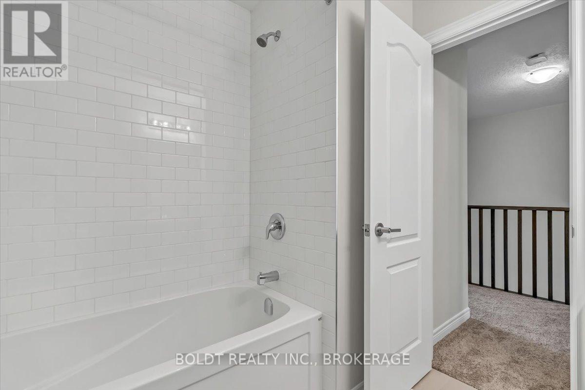 241 Tanglewood Drive, Hamilton, Ontario  L0R 1C0 - Photo 18 - X12470752