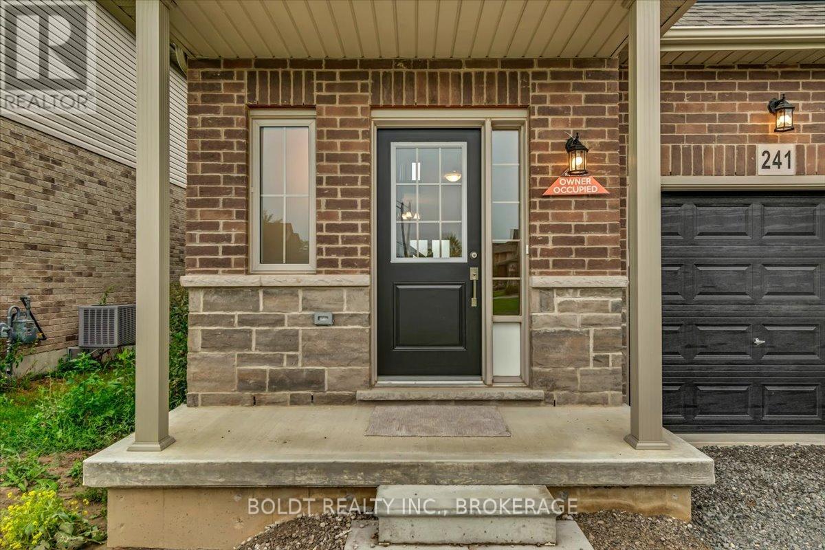 241 Tanglewood Drive, Hamilton, Ontario  L0R 1C0 - Photo 2 - X12470752
