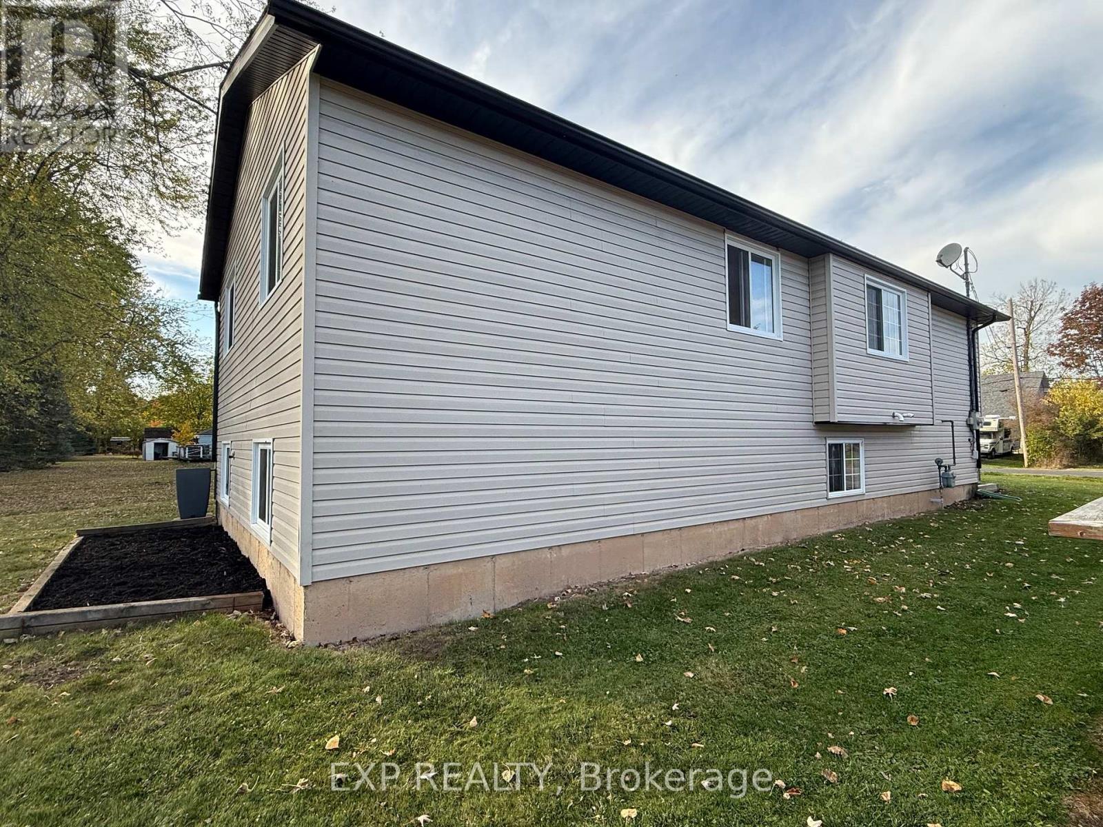 2979 Riselay Avenue, Fort Erie, Ontario  L0S 1N0 - Photo 33 - X12470764