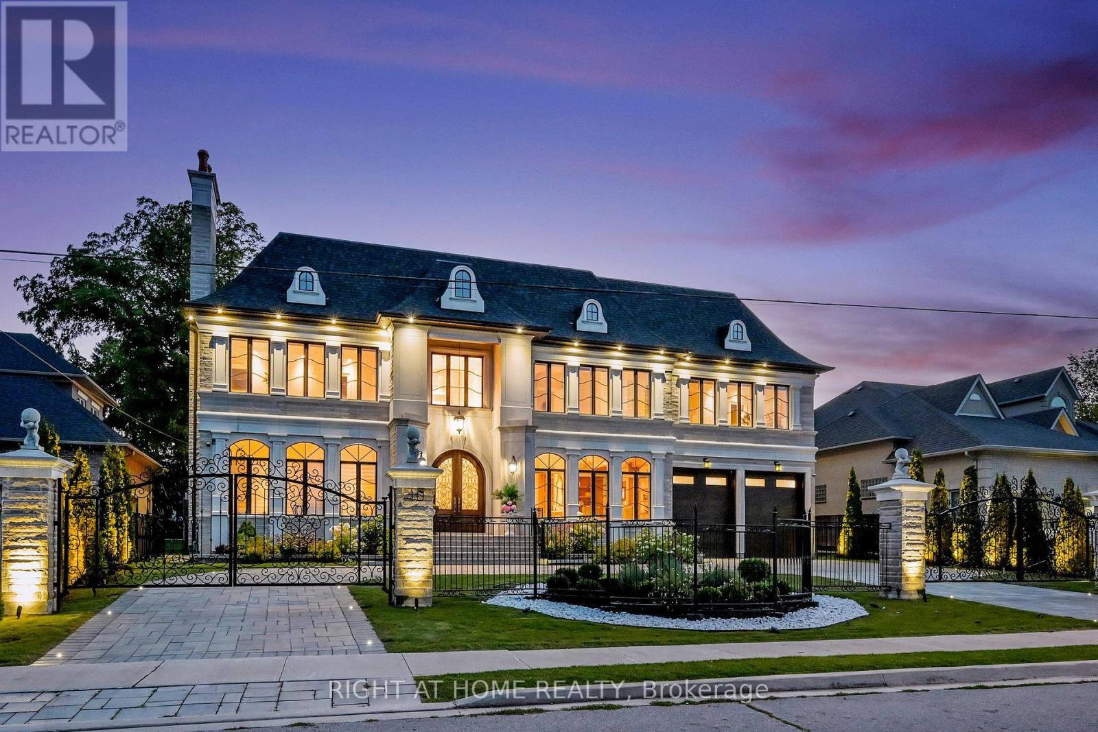 10 YONGEVIEW AVENUE, Richmond Hill, Ontario