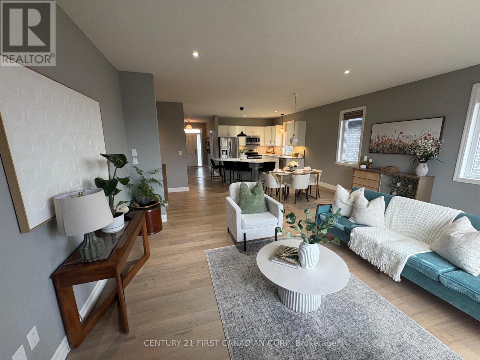 106 Stuart Avenue, Lucan Biddulph, Ontario  N0M 2J0 - Photo 15 - X12444923