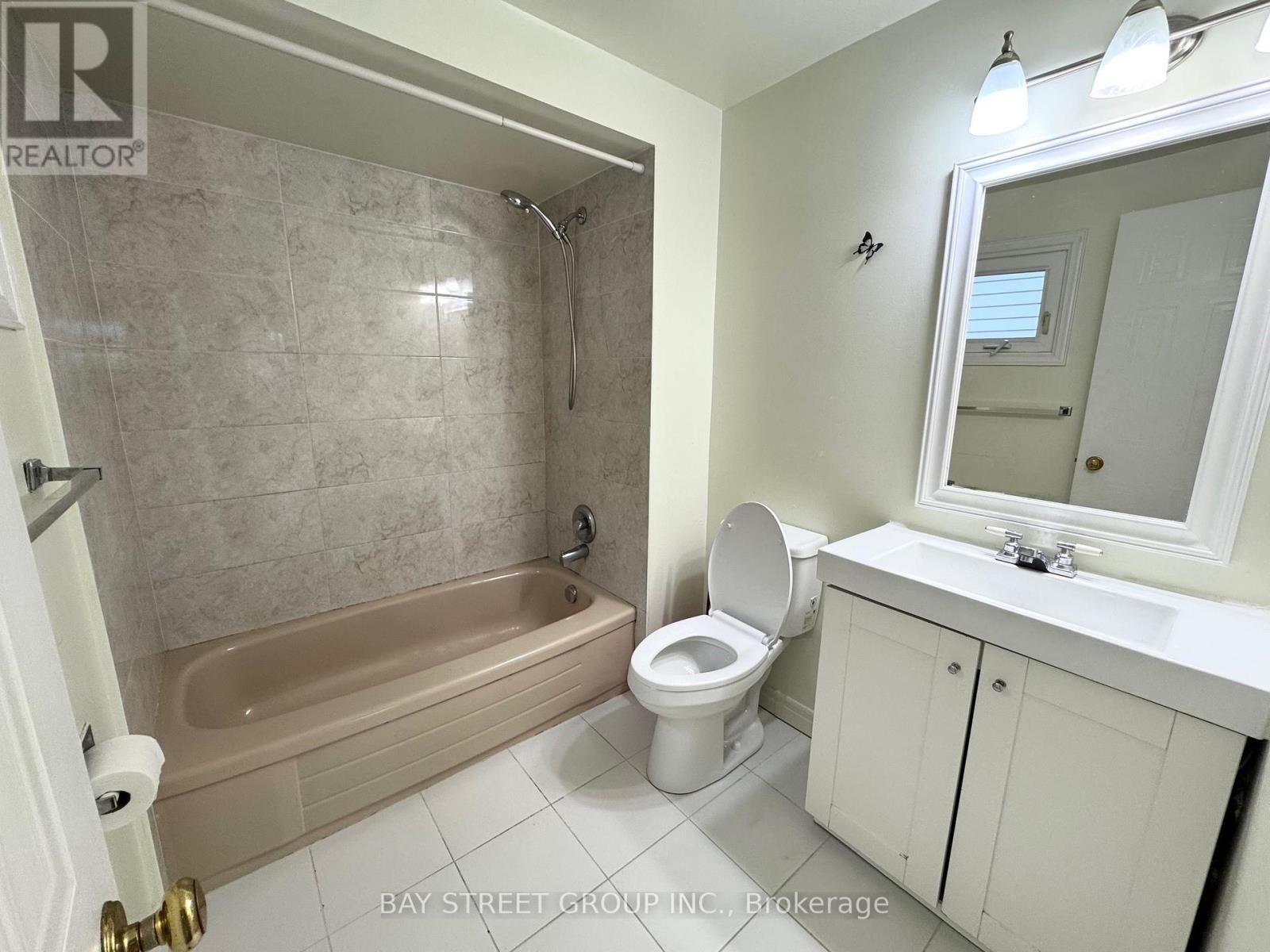 38 Enchanted Hills Crescent, Toronto, Ontario  M1V 3P2 - Photo 12 - E12470745