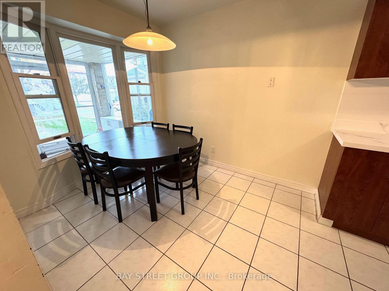 38 Enchanted Hills Crescent, Toronto, Ontario  M1V 3P2 - Photo 6 - E12470745