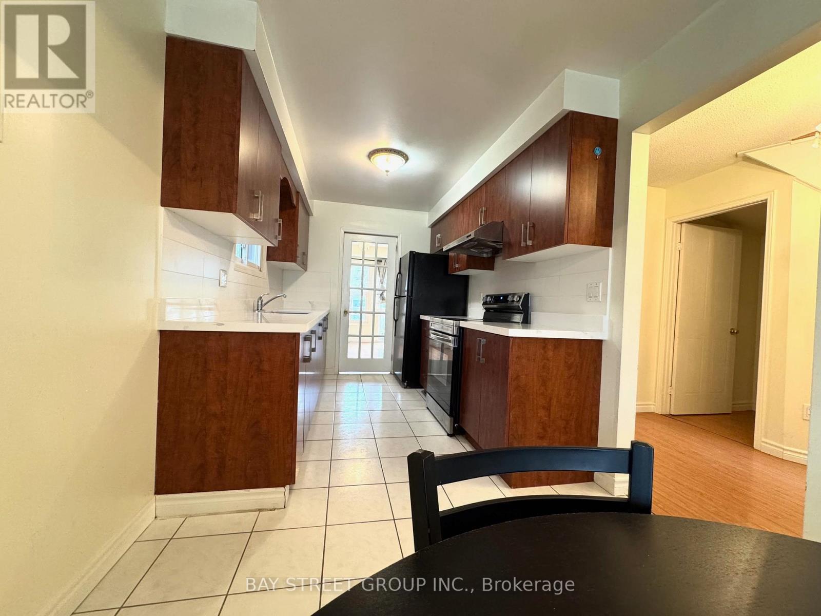 38 Enchanted Hills Crescent, Toronto, Ontario  M1V 3P2 - Photo 7 - E12470745