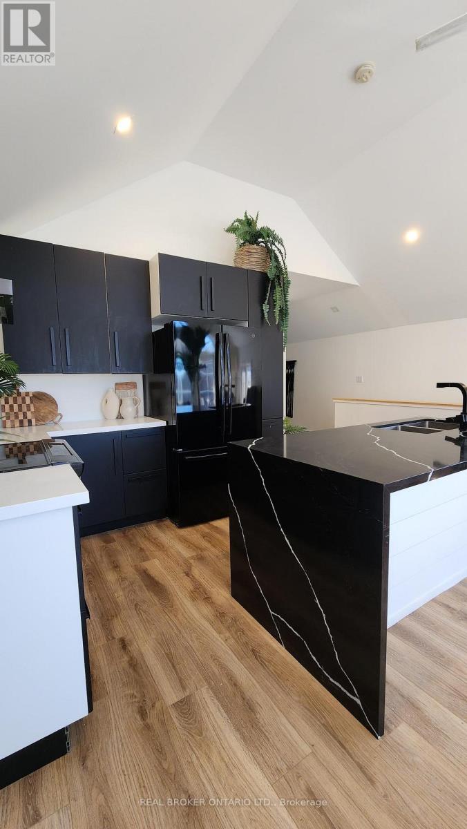 1 Dufferin Street, Innisfil, Ontario  L0L 1L0 - Photo 6 - N12470741