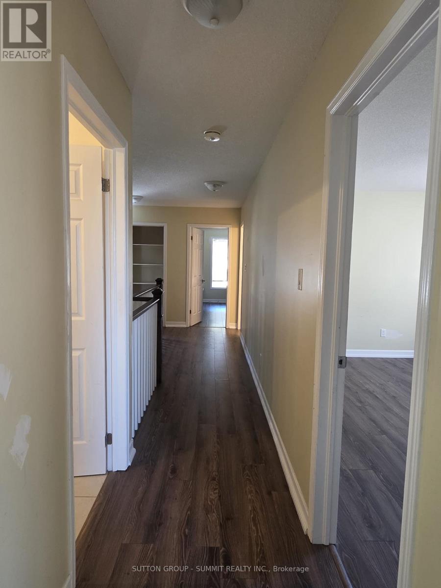 Upper - 329 Edgehill Drive, Barrie, Ontario  L4N 9X5 - Photo 2 - S12470749