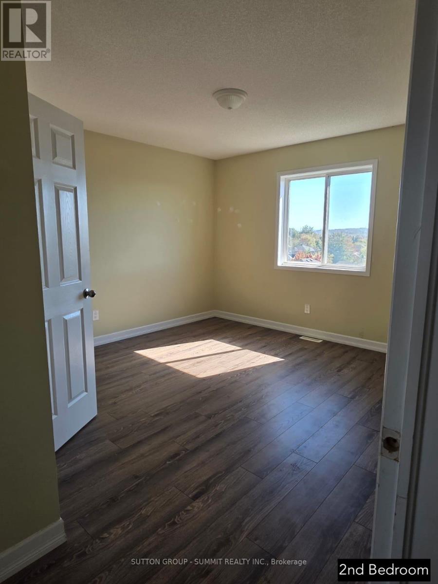 Upper - 329 Edgehill Drive, Barrie, Ontario  L4N 9X5 - Photo 5 - S12470749