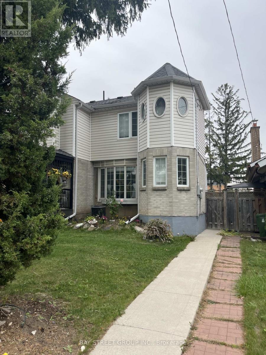 26 Genthorn Avenue, Toronto, Ontario  M9W 2S7 - Photo 2 - W12470737