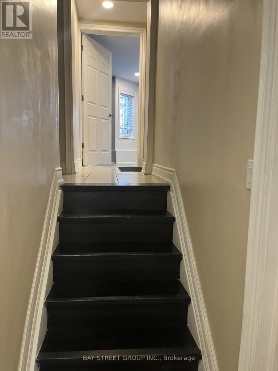 26 Genthorn Avenue, Toronto, Ontario  M9W 2S7 - Photo 5 - W12470737