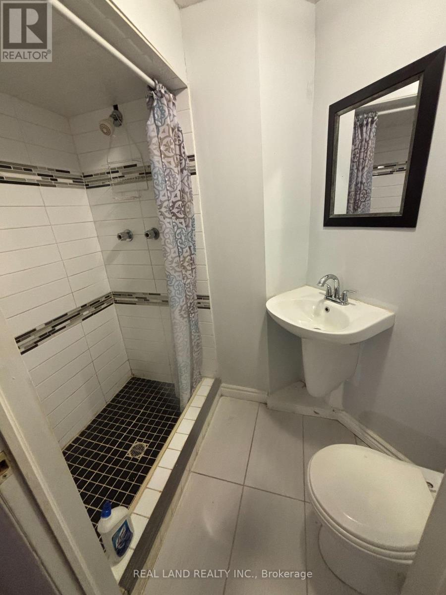 40 Burnhope Drive, Brampton, Ontario  L6X 3R7 - Photo 6 - W12470751